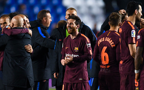Lionel Messi's hat trick clinches Barcelona's La Liga crown in win vs. Depor