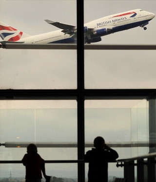 British Airways zmienia zasady. Pozwoli na użycie smartfonów