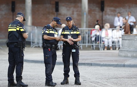 Atak nożownika w Holandii. Miał wykrzykiwać: "Allah Akbar"