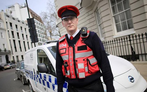 Prywatni policjanci coraz popularniejsi w UK