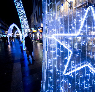 Polacy: Komercja niszczy magię świąt