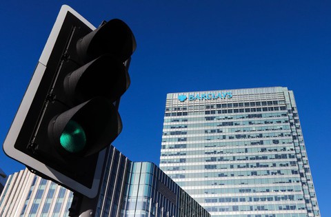 Smart traffic lights which always turn green to be tested in Britain