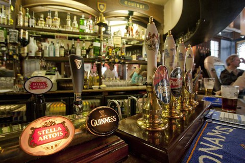 Londyn najdroższym miejscem w UK, aby napić się piwa