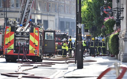 Londyn: Wciąż nie są znane przyczyny pożaru luksusowego hotelu