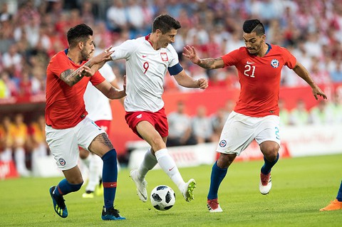 Robert Lewandowski scores but Chile hold Poland in World Cup warm-ip
