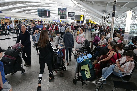 Heathrow pobiło rekord liczby pasażerów w maju. Powodem książęcy ślub  