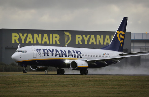 Steward ze złamaną nogą po lądowaniu samolotu Ryanair 