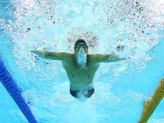 Michael Phelps z nagrodą dla najlepszego amerykańskiego pływaka sezonu
