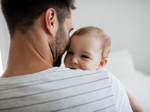 Only 2% of new dads are taking paternity leave   