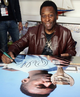 Pelé taken to Sao Paulo hospital suffering from a urinary infection