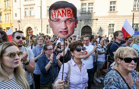 "The Guardian": Polscy sędziowie zastraszani przez państwo