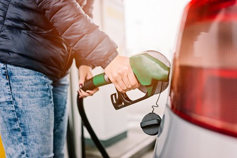 Petrol stations overcharging drivers by at least £2.50 per tank