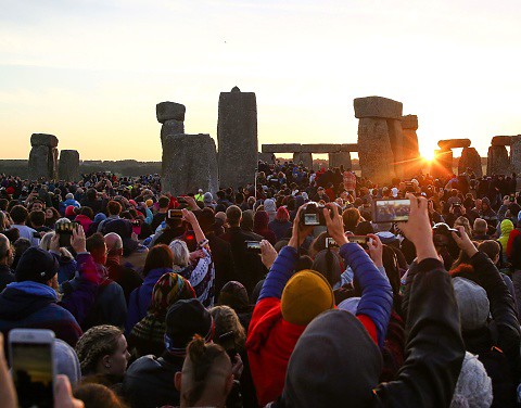 Summer solstice: Thousands gather at Stonehenge for longest day