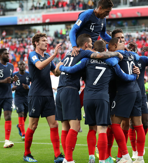 France advanced to the knockout phase of the World Cup after covering Peru 1: 0
