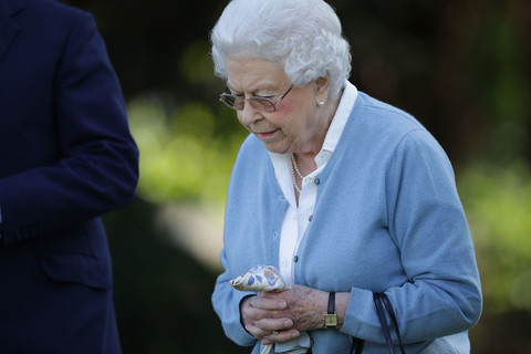 Elżbieta II czuje się źle, odwołała udział w uroczystości