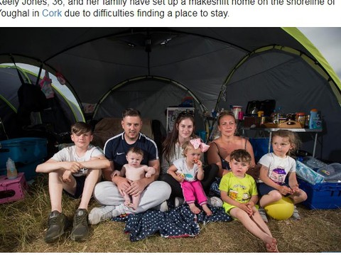 Cork: Matka 9 dzieci zmuszona do życia na plaży
