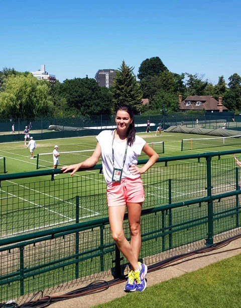 Wimbledon is starting. Today, "Isia" will play on London courts