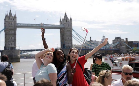 Brytyjczycy chcą się pozbyć turystów z centrum Londynu. Pomoże Jaś Fasola 