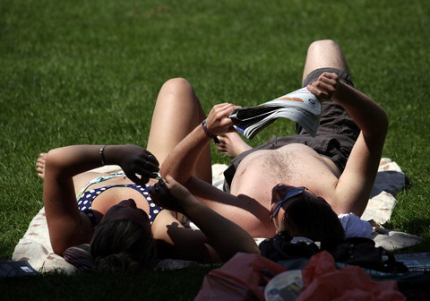 Tell your neighbours if you plan on sunbathing naked during heatwave, warn police