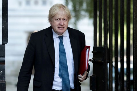 Johnson: Strategia May w sprawie Brexitu wywieszeniem białej flagi