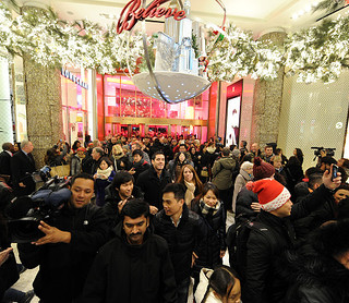 Milliions shoppers line up for Black Friday deals
