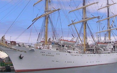 "Dar Młodzieży" sailed from Tenerife to Dakar