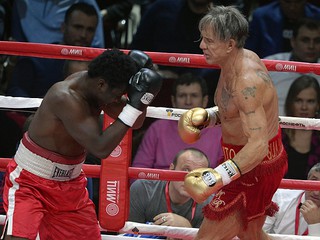 Mickey Rourke victorious return to the ring