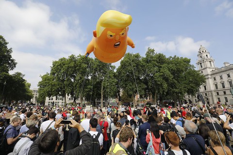 Balon-karykatura Trumpa zawisł nad parlamentem