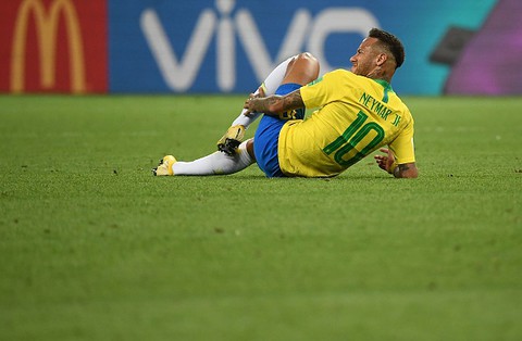 Van Basten krytykuje Neymara za teatralne gesty	