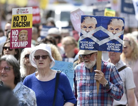 W Szkocji wielotysięczny protest przeciwko wizycie Trumpa