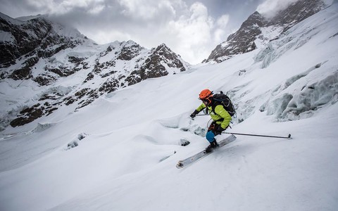 Polak z historycznym wyczynem. Bargiel zjechał na nartach z K2! 
