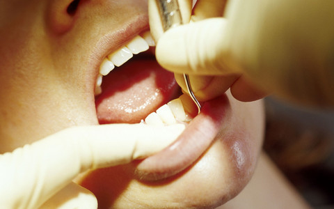 Polacy częściej chodzą do dentysty i na badania