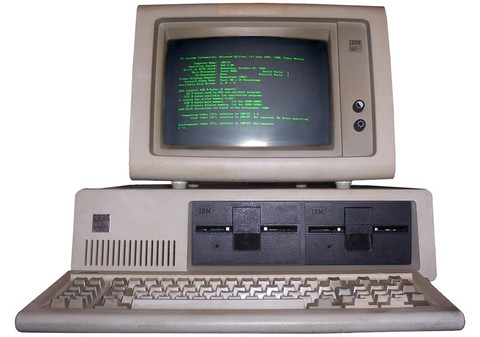 37 lat temu pierwsze komputery osobiste IBM zrewolucjonizowały rynek (wideo)