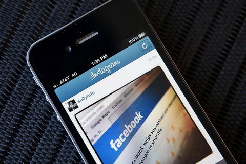 Instagram umożliwił użytkownikom oznaczenie kont jako zweryfikowanych