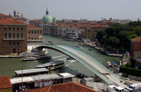 Most w Wenecji niebezpieczny dla mieszkańców, turystów i kasy miasta