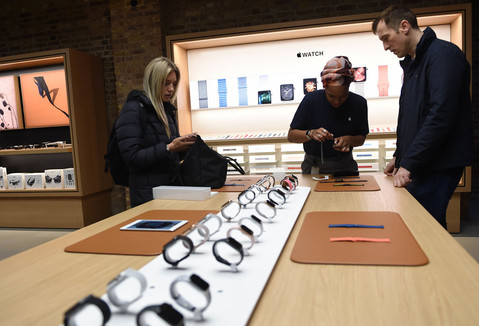 Producenci tradycyjnych zegarków chcą rywalizować z Apple