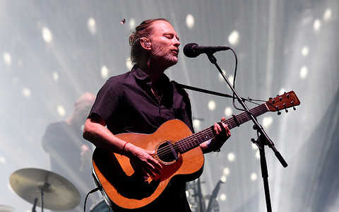 Wokalista Radiohead zaśpiewał "Cichą noc" [WIDEO]