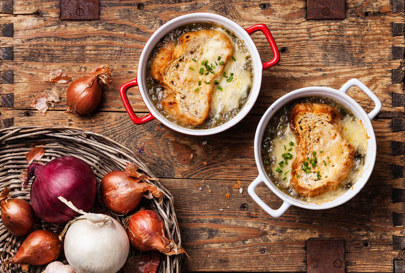 W czym tkwi sekret dobrej zupy cebulowej?