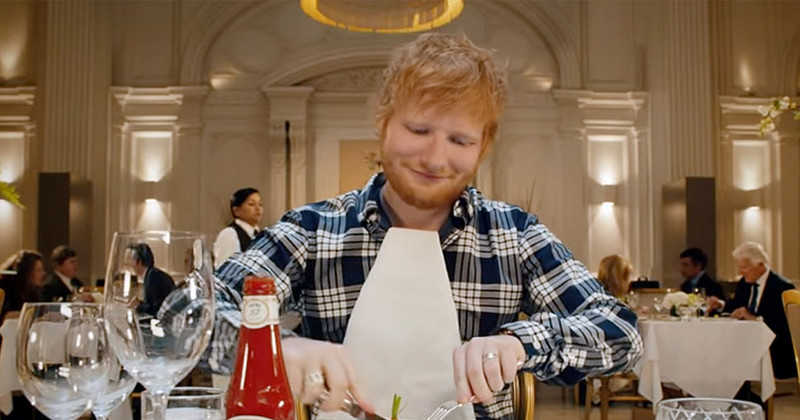 Ed Sheeran reklamuje... ketchup!