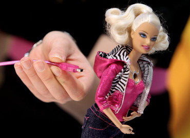 Nowa Barbie porozmawia z... dzieckiem