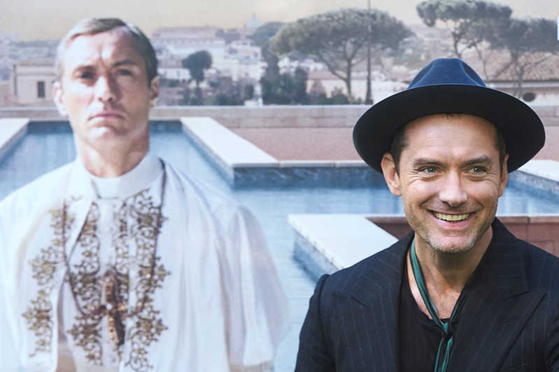 Jude Law i John Malkovich - gwiazdy Watykanu