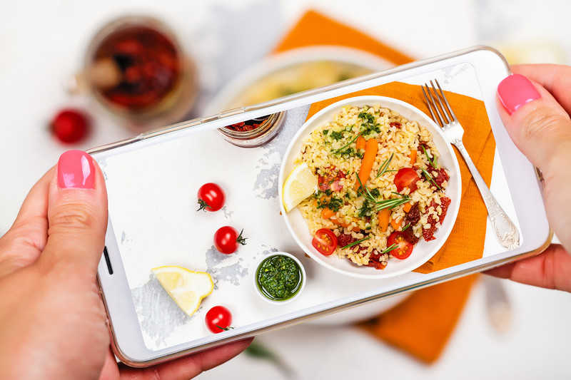 Aplikacja obliczy kaloryczność posiłku na podstawie zdjęcia talerza