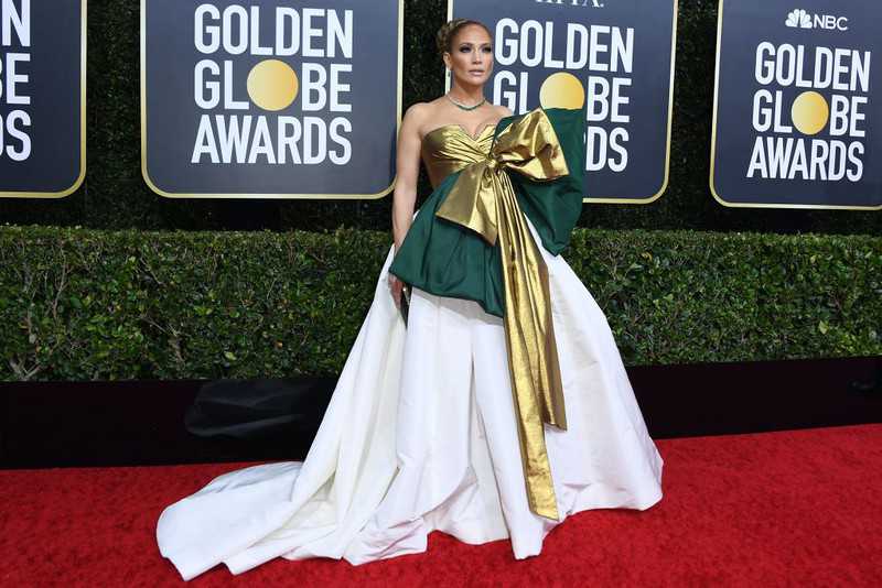 Jennifer Lopez porównana do wystawy sklepowej i gwiazdkowego prezentu