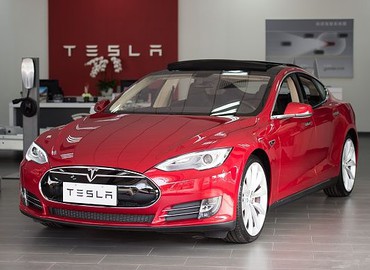 Tesla traci na każdym aucie ponad 4000 USD!
