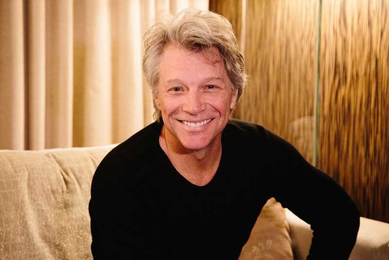 Jon Bon Jovi nie może koncertować, więc zaczął pracować... na zmywaku