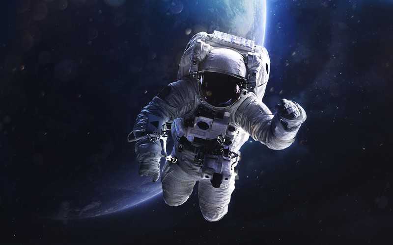 Znani astronauci radzą, jak przetrwać kwarantannę, by nie zwariować
