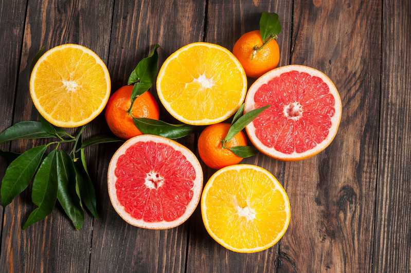 Naukowcy dowiedli, że jedzenie owoców cytrusowych zmniejsza ryzyko demencji