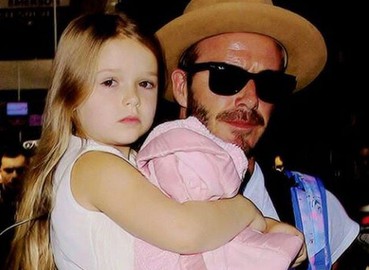 David Beckham strzeże włosów córki!