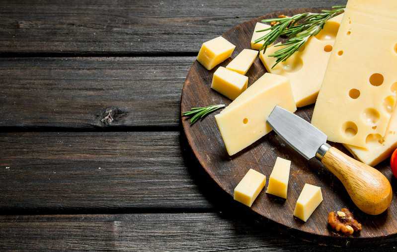 Unikasz serów, bo są tuczące? Popełniasz poważny błąd