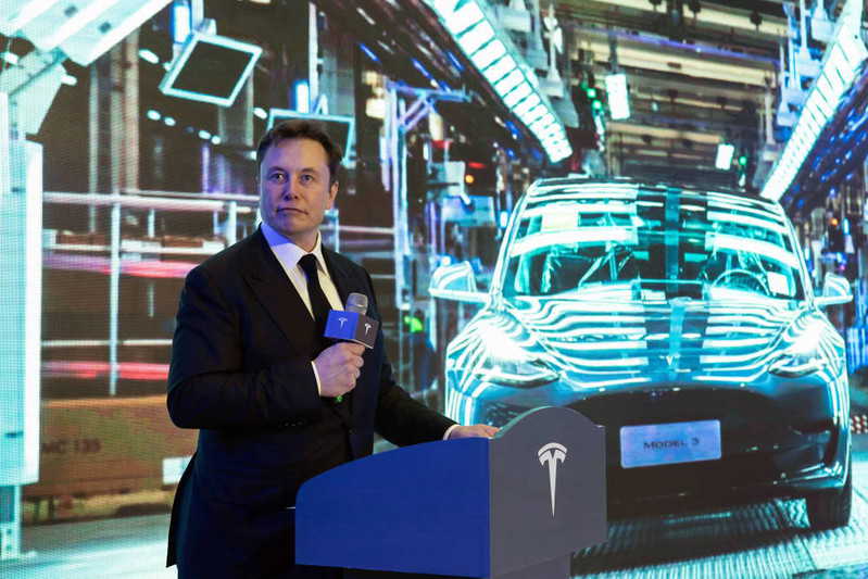 Elon Musk wkrótce przedstawi stan prac nad czipem, który połączy mózg z komputer
